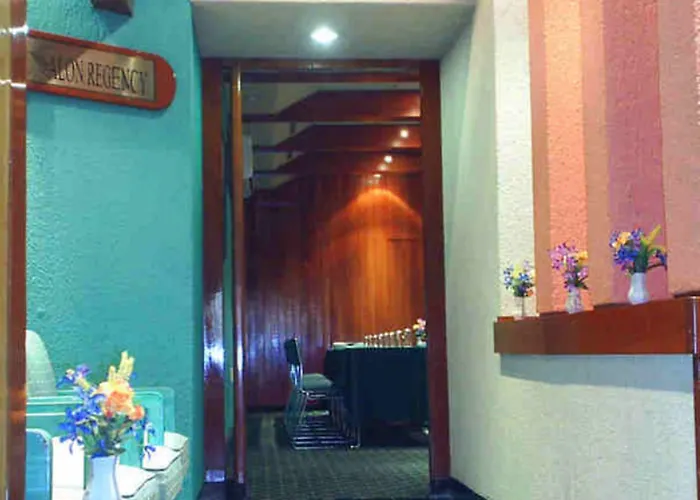 Hotel Segovia Regency 4*